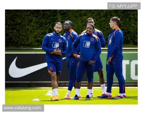 荷兰足球巨星的传奇故事与辉煌成就回顾 荷兰足球巨星的传奇故事与辉煌成就回顾